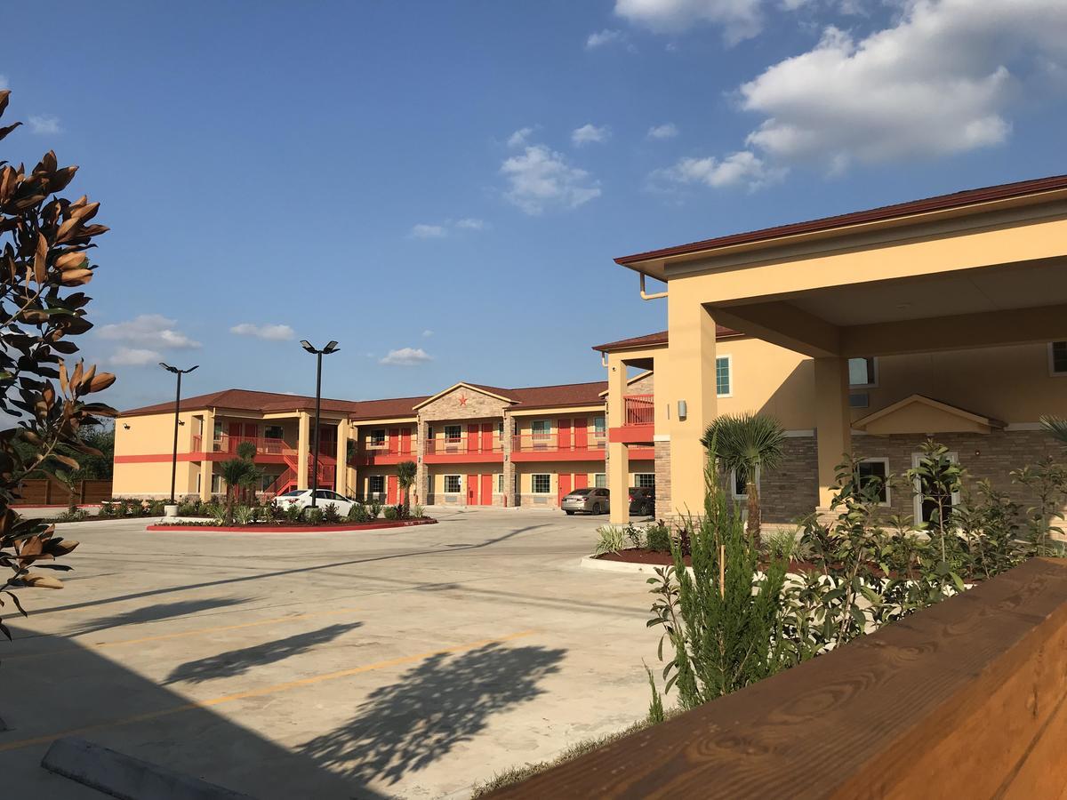 Scottish Inn & Suites - Iah Airport Гамбл Екстер'єр фото